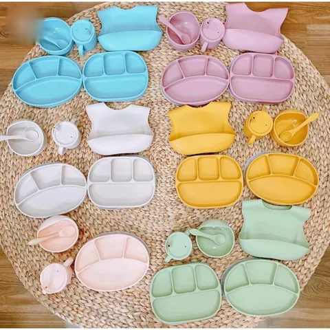 Khay Ăn Dặm Silicon Cao Cấp Oval 4 Ngăn Màu Pastel Có đế Hít Chống Đổ, Chống Lật - Không Chứa BPA