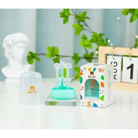 Set 3 Bàn Chải Rơ Lưỡi Mini On Silicone 3 Giai Đoạn Phát Triển Răng Nướu_Có Hộp Đựng Kiêm Cốc Súc Miệng Cho Bé Từ 0-18m