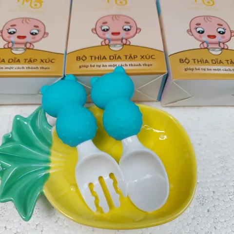 Set 2 Thìa Nĩa Silicon Tập Xúc - Dụng Cụ An Toàn Giúp Bé Làm Quen Ăn Uống, Phát Triển Kỹ Năng Cầm Nắm, Tiện Lợi Mang Theo