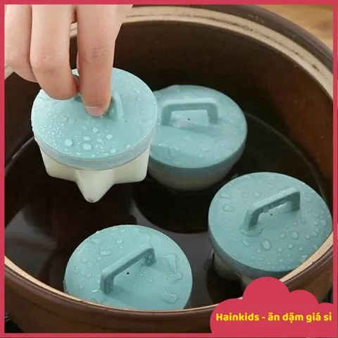 Khuôn Hấp Trứng Dễ Thương - Set 4 Khuôn Silicone Làm Bánh Cho Bé Có Nắp Đậy, Chịu Nhiệt, Tặng Kèm Chổi Quét Dầu