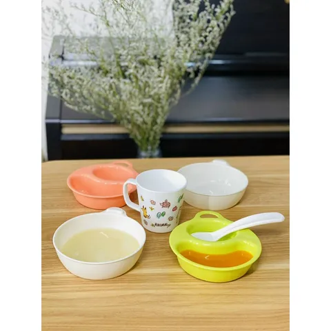 Bát ăn chia khay Paku cho bé - Đồ dùng ăn dặm Nhật Bản, chất liệu cao cấp, an toàn, tiện lợi phân chia khẩu phần ăn cho trẻ.