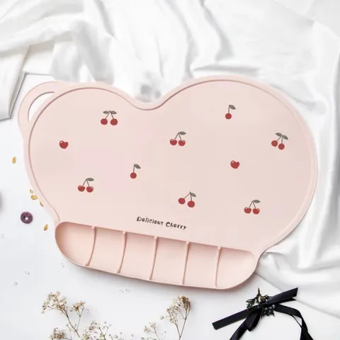 Thảm Lót Silicon Cho Bé - Tấm Trải Bàn Ăn Tiện Dụng Chống Thấm, Dễ Lau Dọn, An Toàn Cho Trẻ Nhỏ 38x26cm