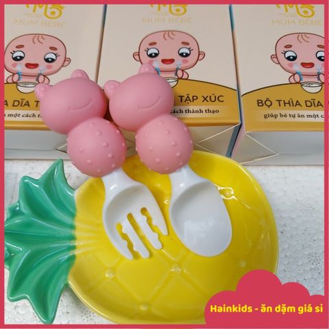 Set Thìa Nĩa Mumbebe Tay Cầm Silicon Dễ Thương - Bộ Dụng Cụ Tập Xúc An Toàn Cho Bé Màu Sắc Tươi Sáng