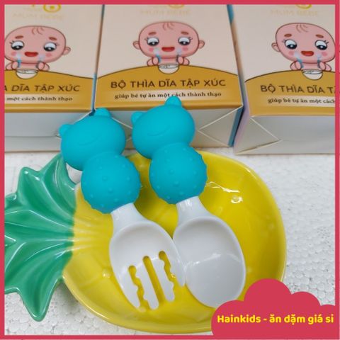 Set Thìa Nĩa Mumbebe Tay Cầm Silicon Dễ Thương - Bộ Dụng Cụ Tập Xúc An Toàn Cho Bé Màu Sắc Tươi Sáng