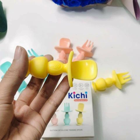 Set Thìa Nĩa Mumbebe Tay Cầm Silicon Dễ Thương - Bộ Dụng Cụ Tập Xúc An Toàn Cho Bé Màu Sắc Tươi Sáng