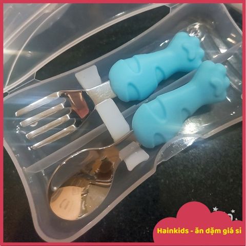 Bộ Thìa Nĩa Inox Cao Cấp Cho Bé Tập Xúc An Toàn - Tay Cầm Silicone Chống Trượt, Kèm Hộp Đựng Vệ Sinh Hình Đáng Yêu