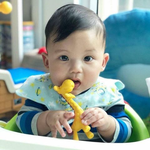 Gặm Nướu Hươu/Chuối Silicone Cao Cấp - Chất Liệu An Toàn Cho Bé Trong Giai Đoạn Mọc Răng, Kèm Hộp Đựng Tiện Dụng