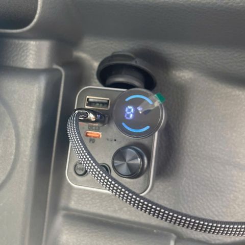 Tẩu sạc ô tô Hoco E86 FM Bluetooth 48W - Sạc nhanh đa năng, thiết kế tiện lợi cho xe hơi, tương thích với mọi thiết bị di động