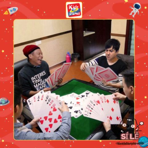 Bộ Bài Tây Poker Khổng Lồ A4 - Chất Liệu Bìa Cứng Sang Trọng, Trải Nghiệm Chơi Bài Thú Vị Cho Trẻ Em và Người Lớn