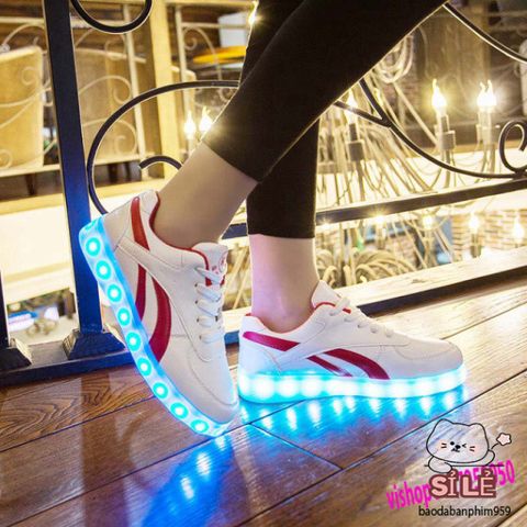 Giày Phát Sáng LED 7 Màu Màu Trắng Họa Tiết Đỏ - Thời Trang Độc Đáo Cho Tiệc Tùng & Sự Kiện, Kiểu Dáng Nổi Bật & Thoải Mái