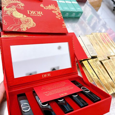 (Chính ngạch) Set 5 Son Dior On Stage Mới - Chất Lì, Bóng Nhẹ, Dưỡng Ẩm - Quà Tặng Sang Trọng cho Các Tín Đồ Làm Đẹp