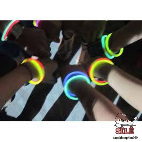 Hộp Que Phát Sáng 100 Cái J42 - Đồ Chơi Giải Trí Nhiều Màu, Thích Hợp Cho Lễ Hội Halloween, Trung Thu, Tiệc Tùng, Dã Ngoại