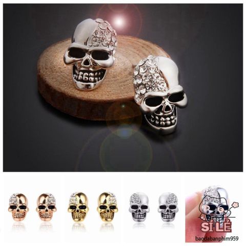 Khuyên tai đầu lâu Gothic thời trang với đá pha lê - Trang sức độc đáo cho tín đồ yêu thích phong cách cá tính.