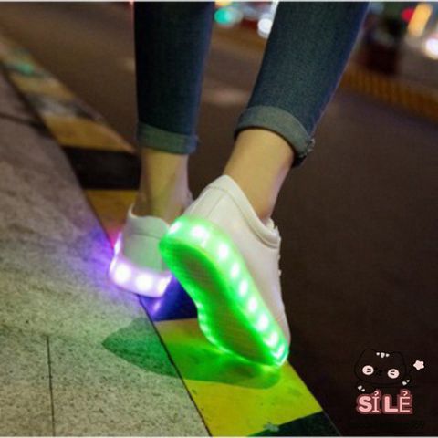 Giày thể thao cổ cao LED phát sáng 7 màu - Sneaker phong cách trẻ trung cho cả nam nữ, thời trang độc đáo, sạc USB tiện lợi