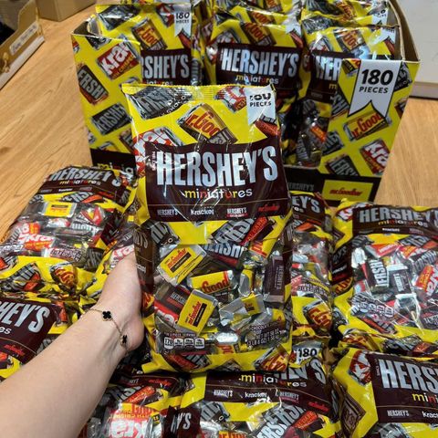 Kẹo Socola Hershey’s Miniatures 1.58kg - Socola Kisses Nguyên Chất, 4 Hương Vị Thơm Ngon, Thích Hợp Cho Tiệc Tùng và Du Lịch