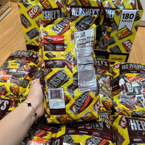 Kẹo Socola Hershey’s Miniatures 1.58kg - Socola Kisses Nguyên Chất, 4 Hương Vị Thơm Ngon, Thích Hợp Cho Tiệc Tùng và Du Lịch
