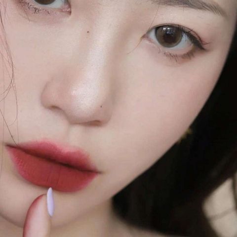 Son Kem Gucci Liquid Matte 521 Nellie Cherrie - Đỏ Gạch Sang Trọng, Độ Bám Màu Cao, Chất Lượng Chính Hãng, Đem Đến Đôi Môi Quyến Rũ