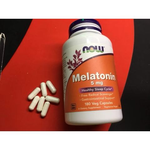 Viên Uống NOW Me latonin 5mg Hỗ Trợ Ngủ Ngon, 60 Viên Nang Chay, Cải Thiện Rối Loạn Giấc Ngủ, Giúp Ngủ Sâu ơn Ngon