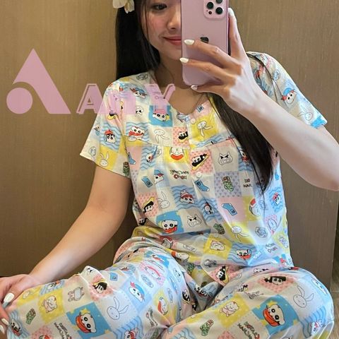Đồ Bộ Mặc Nhà An Y Vải Tole Ngắn Tay Họa Tiết Cậu Bé Bút Chì, Quần Dài Có Túi Thời Trang Tết 2026, Thoải Mái, Dễ Chịu