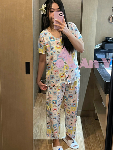Đồ Bộ Mặc Nhà An Y Vải Tole Ngắn Tay Họa Tiết Cậu Bé Bút Chì, Quần Dài Có Túi Thời Trang Tết 2026, Thoải Mái, Dễ Chịu