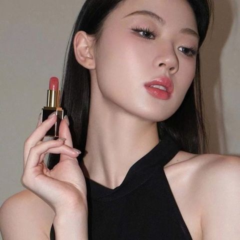 Son Lì Tom Ford Màu 05 Đỏ Hồng San Hô Front Page - Đẳng Cấp Sang Trọng, Độ Bám Màu Tốt, Chất Lì Mịn Màng, Chính Hãng