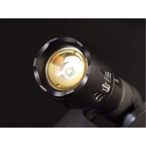 Đèn pin Police T6 Siêu Sáng - Vỏ Nhựa Xanh, Pin Sạc Cao Cấp, Đèn Cree T6 240 Lumens - Dành Cho Xe Đạp & Đi Phượt