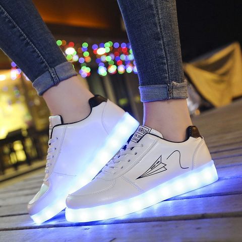 Giày Đèn Led Phát Sáng 7 Màu Trắng Họa Tiết Máy Bay Đen - Giày Thời Trang Đổi Màu Đẹp, Phù Hợp Với Mọi Dịp