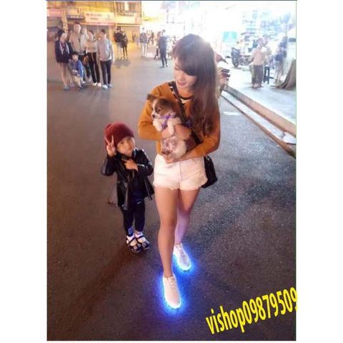 Giày Trắng Phát Sáng LED 7 Màu Hàn Quốc - Giày Unisex Phong Cách Thời Trang - Đế Chống Nước, Sạc Pin, Tiện Dụng