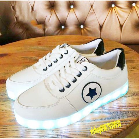 Giày Phát Sáng Đèn Led 7 Màu 8 Chế Độ Sáng - Màu Trắng Họa Tiết Ngôi Sao Đen Thời Trang Cho Nam Nữ, Phù Hợp Mọi Dịp