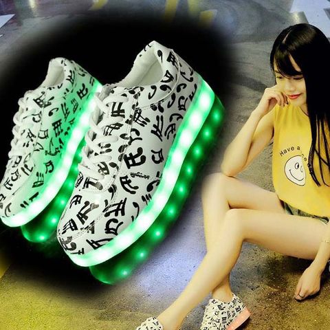 Giày Phát Sáng LED 7 Màu Nốt Nhạc - Giày Thời Trang Nam Nữ Chống Nước, Bật Tắt Đổi Màu, Phù Hợp Mọi Dịp Tiệc Tùng