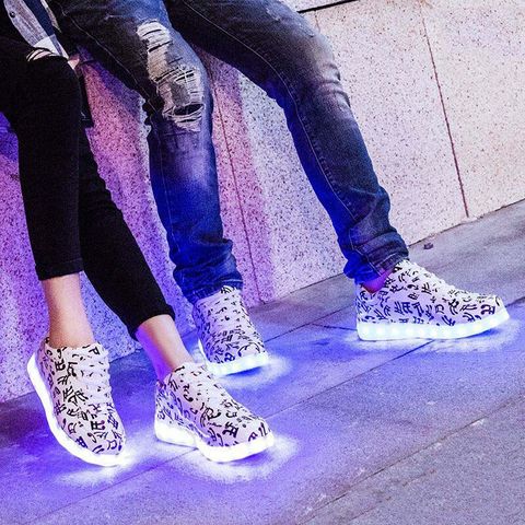 Giày Phát Sáng LED 7 Màu Nốt Nhạc - Giày Thời Trang Nam Nữ Chống Nước, Bật Tắt Đổi Màu, Phù Hợp Mọi Dịp Tiệc Tùng