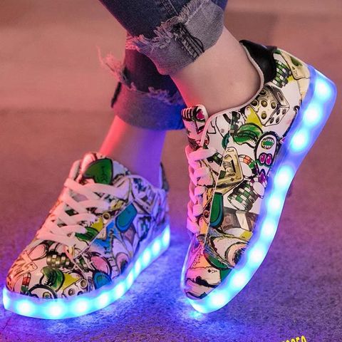 Giày Phát Sáng LED 7 Màu Graffiti Họa Tiết - Giày Thời Trang Nam Nữ, Chống Nước, Đế Chắc Chắn, Dùng Cho Party, Sự Kiện