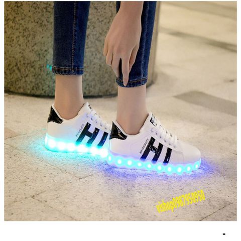 Giày Phát Sáng Chữ HI Đèn LED 7 Màu 11 Chế Độ - Giày Thể Thao Đẹp Cho Nam Nữ, Thích Hợp Cho Tiệc Tùng và Sự Kiện