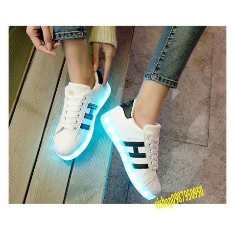 Giày Phát Sáng Chữ HI Đèn LED 7 Màu 11 Chế Độ - Giày Thể Thao Đẹp Cho Nam Nữ, Thích Hợp Cho Tiệc Tùng và Sự Kiện