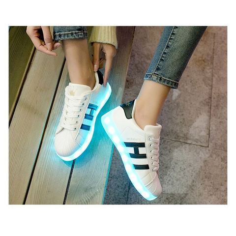 Giày Phát Sáng Chữ HI Đèn LED 7 Màu 11 Chế Độ - Giày Thể Thao Đẹp Cho Nam Nữ, Thích Hợp Cho Tiệc Tùng và Sự Kiện