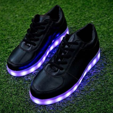 Giày Phát Sáng Đen Trắng 7 Màu LED - Thời Trang Unisex Chống Nước, Phù Hợp Tiệc Tùng và Sự Kiện, Có Dây Sạc Kèm Theo