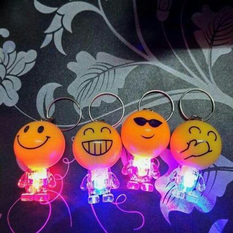 Móc Khóa Mặt Cười Emoji Phát Sáng Nhiều Màu - Phụ Kiện Thời Trang Dễ Thương Cho Chìa Khóa & Túi Xách