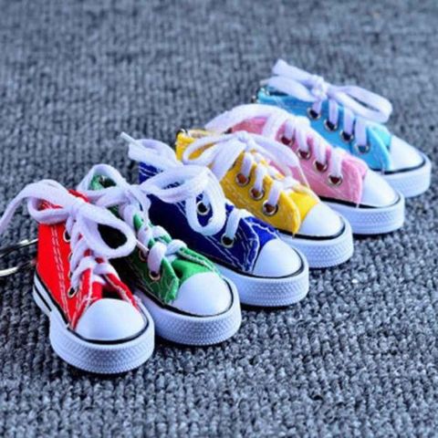 Móc Khóa Giày Thể Thao 6-7cm - Phụ Kiện Thời Trang Xinh Xắn, Quà Tặng Dễ Thương, Nhiều Màu Sắc Tùy Chọn