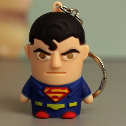 Móc Khóa Superman LED Phát Sáng với Âm Thanh - Móc Khóa Siêu Nhân Ngộ Nghĩnh 3 in 1 Đèn Pin và Giải Trí
