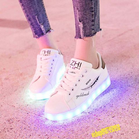 Giày LED Phát Sáng 7 Màu Họa Tiết Lông Vũ Đen Goodluck Style Hàn Quốc - Giày Thời Trang Nam Nữ, Chống Nước, Dễ Dàng Tùy Chỉnh Màu Sắc