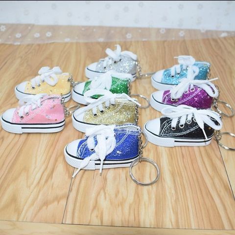 Móc Khóa Hình Giày Bata Độc Đáo - Phụ Kiện Thời Trang Mini Sống Động, Quà Tặng Cá Tính Cho Người Yêu Thích Giày Dép