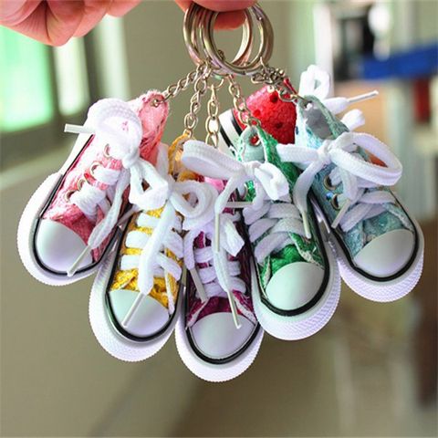 Móc Khóa Hình Giày Bata Độc Đáo - Phụ Kiện Thời Trang Mini Sống Động, Quà Tặng Cá Tính Cho Người Yêu Thích Giày Dép