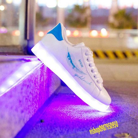 Giày LED Phát Sáng Màu Trắng Họa Tiết Lông Vũ Đen Goodluck Hàn Quốc - Giày Thời Trang Phát Sáng 7 Màu Nam Nữ