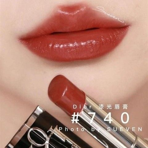 Son Dior Addict Hydrating Shine 740 Saddle - Màu đỏ gạch quyến rũ, dưỡng ẩm hoàn hảo cho đôi môi, sản phẩm chính hãng cao cấp.