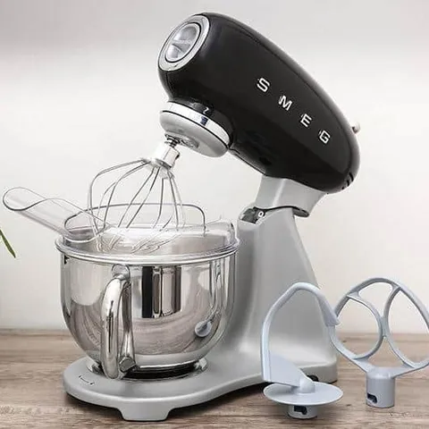 Máy Pha Cà Phê Espresso Smeg EGF03 Thập Niên 50 - Tích Hợp Cối Xay, Chức Năng Tùy Chỉnh Hương Vị, Áp Suất 20 Bar