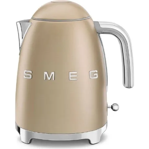 Ấm đun nước Smeg KLF03CHMEU 1.7L - Thiết kế Retro Thập niên 50, công suất 2400W, bằng thép không gỉ, tự động tắt an toàn.