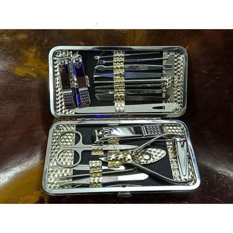 Bộ 19 món dụng cụ cắt và bấm móng tay đa năng - Thép chống gỉ, tiện dụng, hộp da sang trọng, chăm sóc cá nhân hoàn hảo