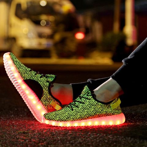 Giày Đèn Led Phát Sáng 7 Màu Họa Tiết Vàng Chấm Đen - 8 Chế Độ Đổi Màu Thời Trang Nam Nữ cho Tiệc, Lễ Hội