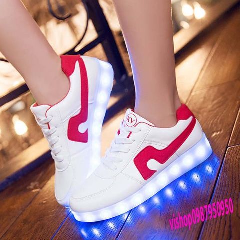 Giày Đèn LED Phát Sáng 7 Màu Kẻ Vạch Cong Đỏ - Giày Thời Trang Nam Nữ Độc Đáo, 8 Chế Độ Chiếu Sáng, Phong Cách Hiện Đại
