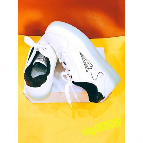 Giày Phát Sáng Đèn LED 7 Màu Trắng Họa Tiết Máy Bay Đen - Thời Trang Độc Đáo, Đế Chống Nước, Dành Cho Nam Nữ, Quà Tặng Đặc Biệt